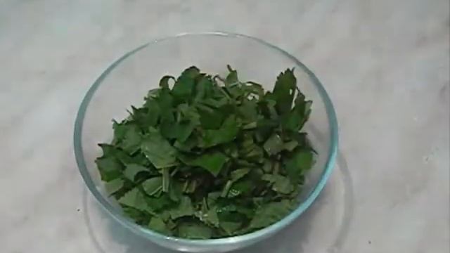 Зеленые ЩИ со снытью и щавелем смотреть онлайн