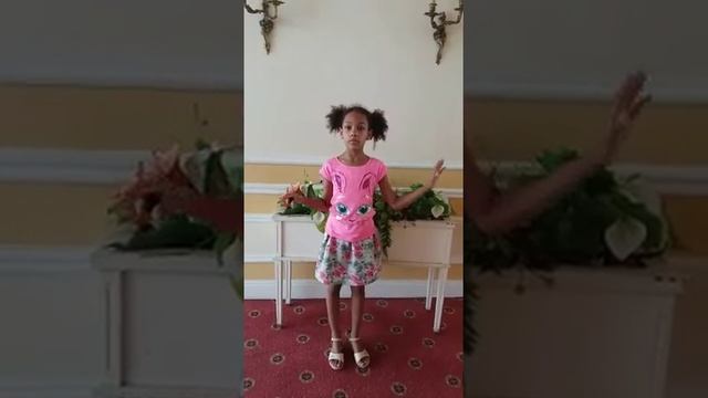 Александра Белл, 9 лет, Республика Камерун, стихотворение "Белая Береза" С. Есенин смотреть онлайн