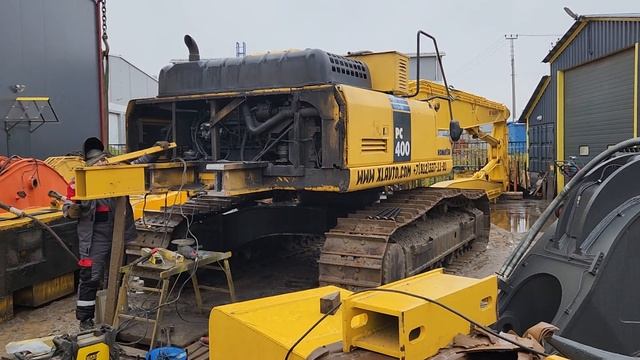 KOMATSU PC400, установка противовеса смотреть онлайн