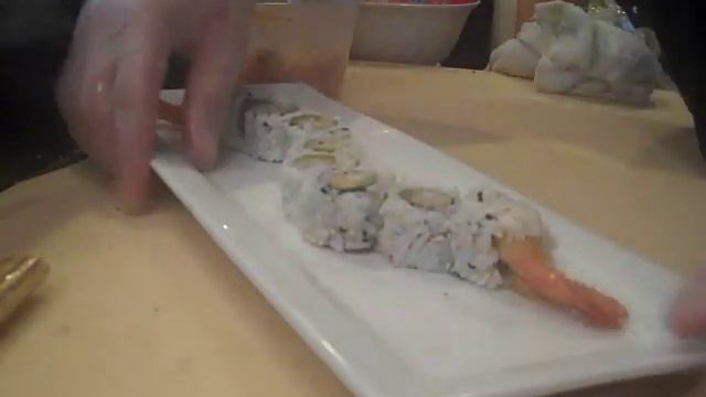 How to make a Sunset Blvd. Roll @ Sushivids.com смотреть онлайн