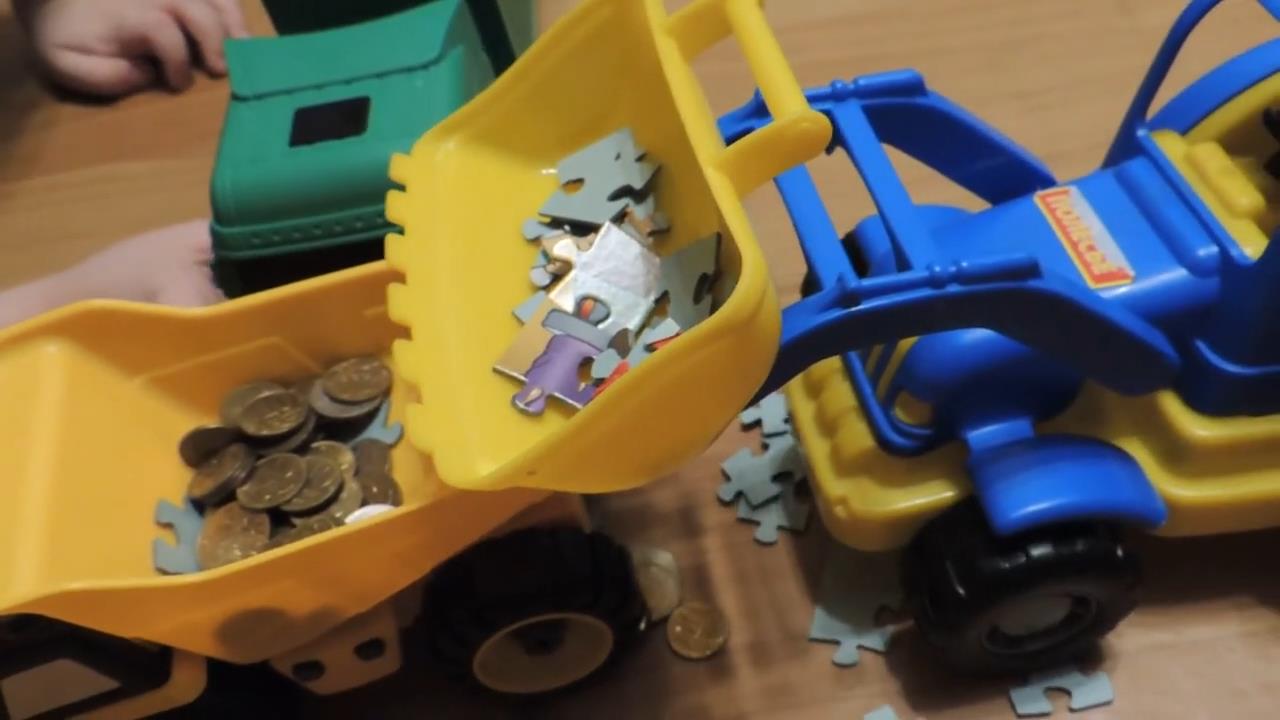 Детское - Машинка самосвал едет на загрузку. смотреть онлайн