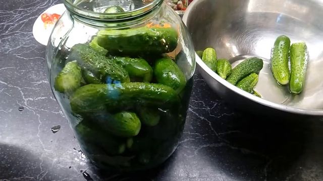 Очень вкусный рецепт маринованных огурцов с кабачком цукини!!! смотреть онлайн