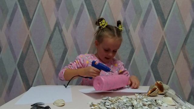 Поделки из ракушек! Потрясающая ВАЗОЧКА! Мастер-класс! / Crafts from shells! VASE смотреть онлайн