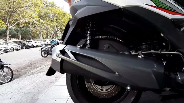 Kawasaki J300 Scooter смотреть онлайн