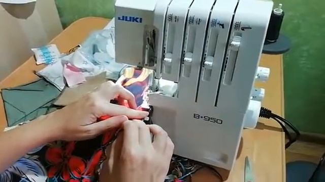 Оверлок JUKI B950 ролевой шов #juki #оверлок смотреть онлайн