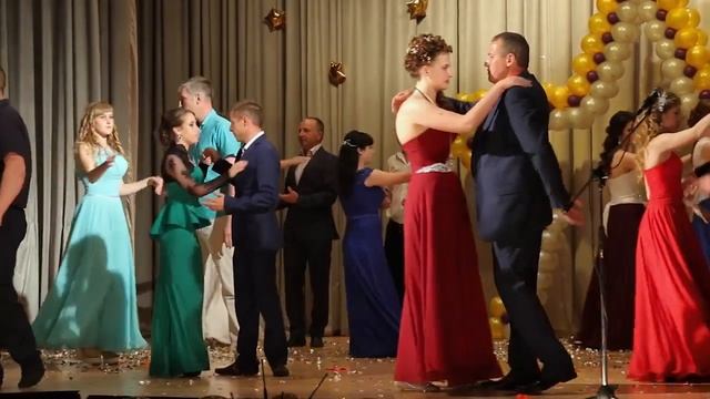 Выпуск 2016. Поздравление родителей. Танец. смотреть онлайн