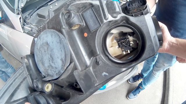 Anleitung: Ford Focus Mk3 (DYB, Bj. 11-14) Scheinwerfer Tauschen / Wechseln - Einbau & Ausbau