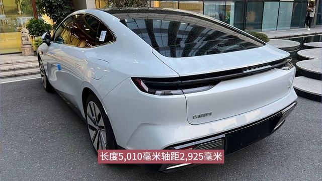 对标比亚迪汉！银河E8已就位，长超5米轴距2925mm，带45寸8K屏幕 смотреть онлайн