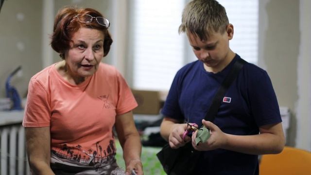 Жители Ставрополя и Ставропольского края бесплатно шьет тактическую одежду и носилки для бойцов СВО смотреть онлайн