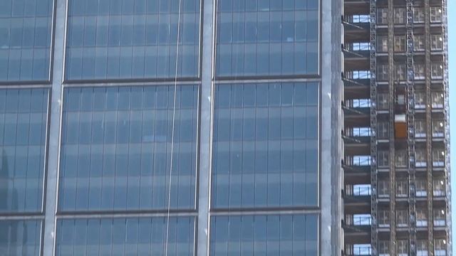 Вокруг магазина БиЭндЭйч смотреть онлайн