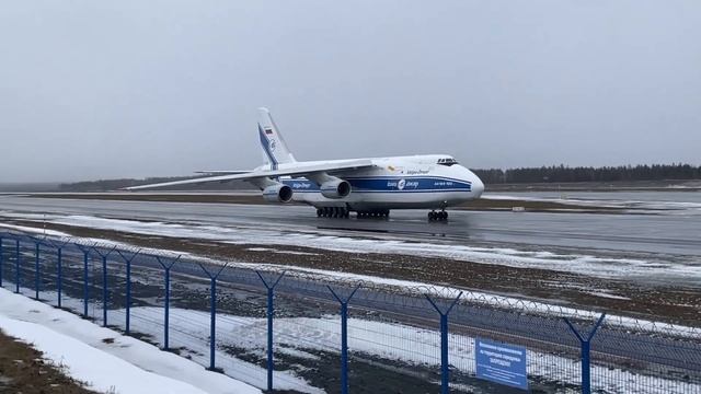 Вылет Ан-124 Руслан Волга-Днепр Аэропорт Минск / Volga-Dnepr An-124 Ruslan departure Minsk Airport смотреть онлайн