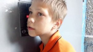 Обосрался в штаны.