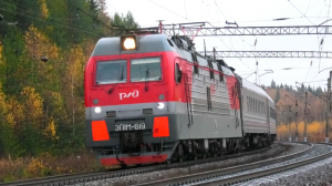 Приветливый ЭП1М-619 со скорым поездом "Таврия" Симферополь — Омск