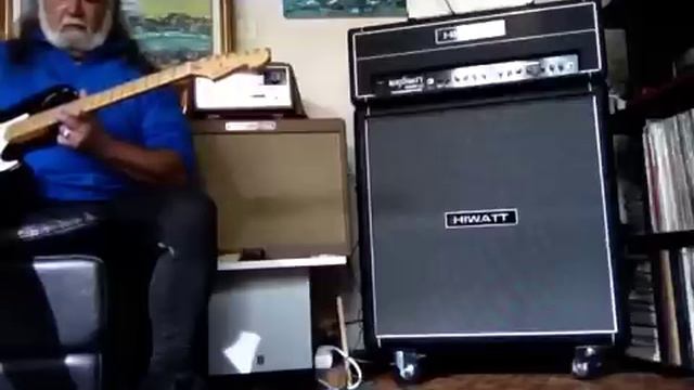 IBANEZ TSA 15H.BAFFLE HIWATT HG 412 смотреть онлайн