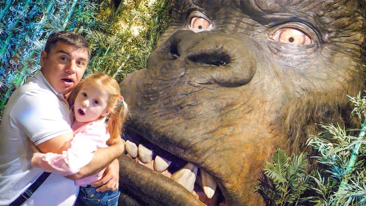 Настя и папа в необычном музее Лондона смотреть онлайн