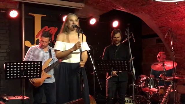 Лиза Павлюкова and V.S HUTAS -Колыбельная смотреть онлайн