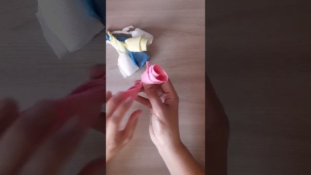 Как сделать розу из бумажных салфеток смотреть онлайн