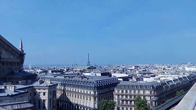 EIFFEL TOWER AND GALERIES LAFAYETTE, PARIS смотреть онлайн