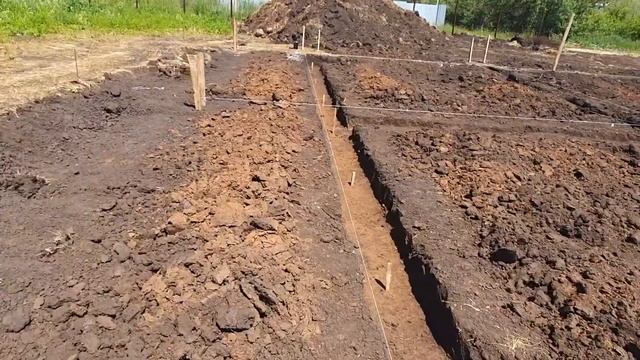 Строим таунхаус, начало строительства | Монолитный ростверк и высокая грунтовая вода смотреть онлайн