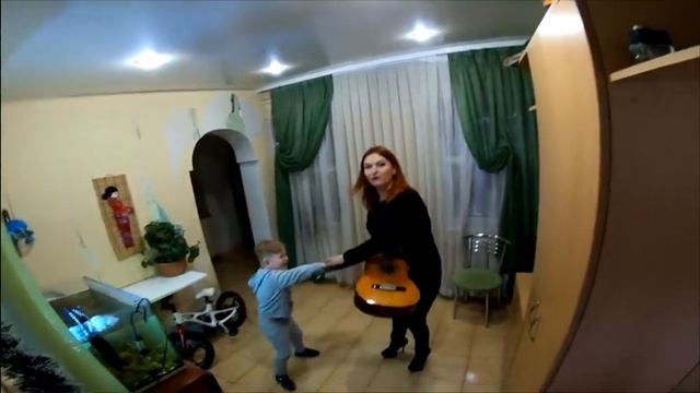 МАТЬ РАЗБИЛА ГИТАРУ СЫНУ В РЕАЛЬНОЙ ЖИЗНИ ИЗА МАЙНКРАФТ смотреть онлайн