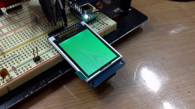 dsPIC30F3012 & ST7735 смотреть онлайн