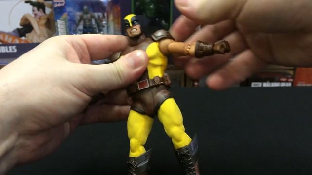 Обзор фигурки Росомахи — Mezco Marvel Universe 1/12 Wolverine Figure Review
