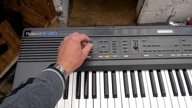 Roland E-20 Synthesizer смотреть онлайн