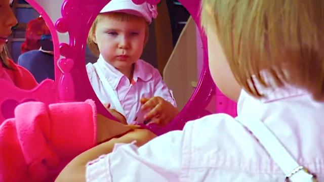 Маню как Барби в салоне Красоты/ Manu like Barbie in Beauty saloon смотреть онлайн