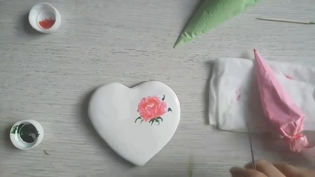 Роспись по мокрому рисунок роза. Роспись пряников с Юлией Милье./how to decorate wet on wet cookie смотреть онлайн