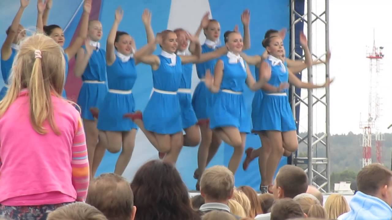 Стюардесса по имени Жанна. День воздушного флота России в красноярском аэропорту «Емельяново» смотреть онлайн