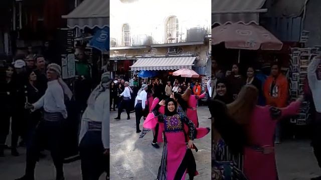 Танцы арабов на улице Старого Города. Иерусалим. смотреть онлайн