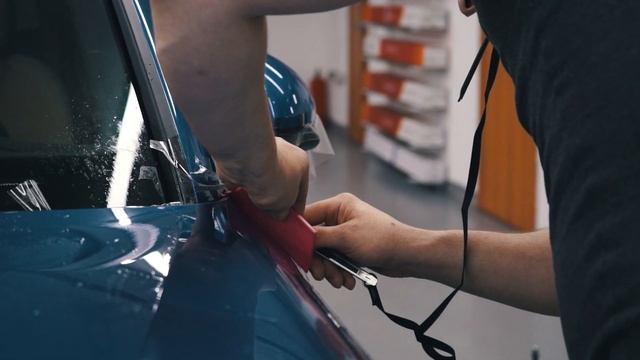 Оклейка зоны риска полиуретановой пленкой автомобиль Porsche Macan смотреть онлайн