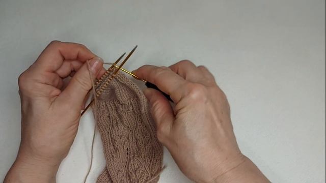 Носки КОСЫ В АЖУРЕ. Часть 5. Мысок .Закрытие петель крючком. #носкиспицами#красивыйузор#носки смотреть онлайн