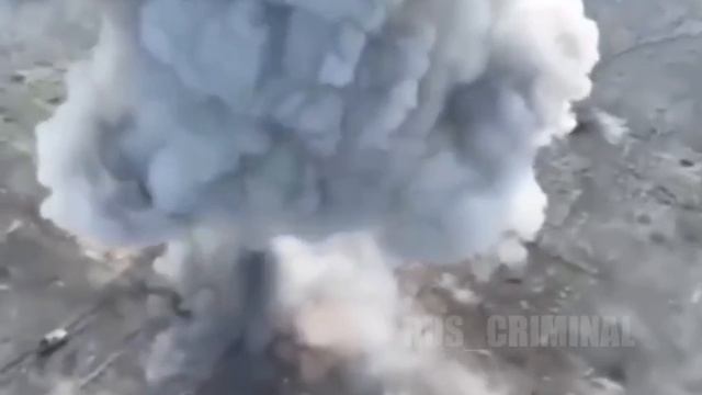 Мощный удар ВС России по колонне техники ВСУ. смотреть онлайн