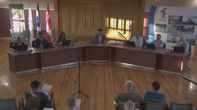 Diffusion en direct de Séances du conseil - Ville de Farnham смотреть онлайн