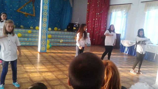 Флешмоб-танец 7-го класса смотреть онлайн