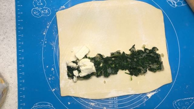 Пирог- "УЛИТКА" со шпинатом и адыгейским сыром. Очень Быстрый и Очень Вкусный пирог! смотреть онлайн
