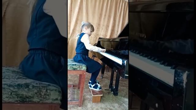 51. Контрданс Из учебника "Новая школа игры на фортепиано", София, 7 лет, 1 класс смотреть онлайн