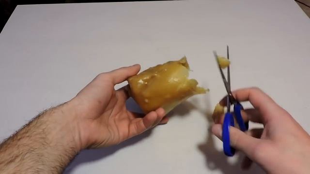 Как сделать свечу из слепка своей руки. Что будет если засунуть руку в кипящий воск. Рука из воска. смотреть онлайн