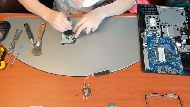 Disassembly Lenovo IdeaPad 110 17IKB 80VK 80VK003KUS