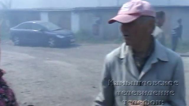Из-за подожженной кучи мусора сгорели гаражи смотреть онлайн