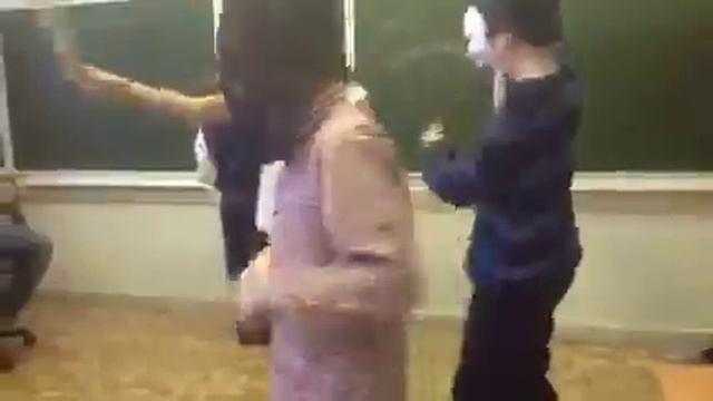 Одноклассники танцуют ужасную лезгинку смотреть онлайн
