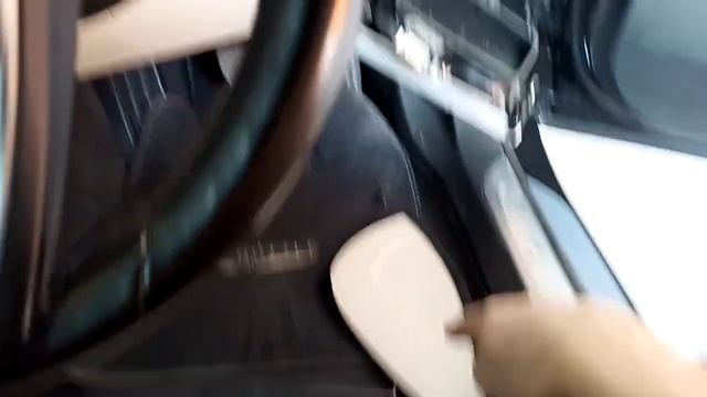 Bmw G30 . снимал приборный монитор ( панель)