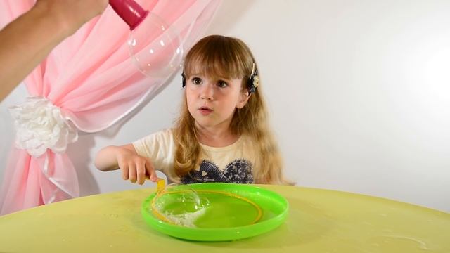 Делаем сами: Гигантские МЫЛЬНЫЕ ПУЗЫРИ в домашних условиях | Эксперимент | DIY bubble soapbubble смотреть онлайн