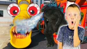 ГОРКА ПОЖИРАТЕЛЬ ИСПУГАЛАСЬ ОГНЕННУЮ ГОДЗИЛЛУ в реальной жизни