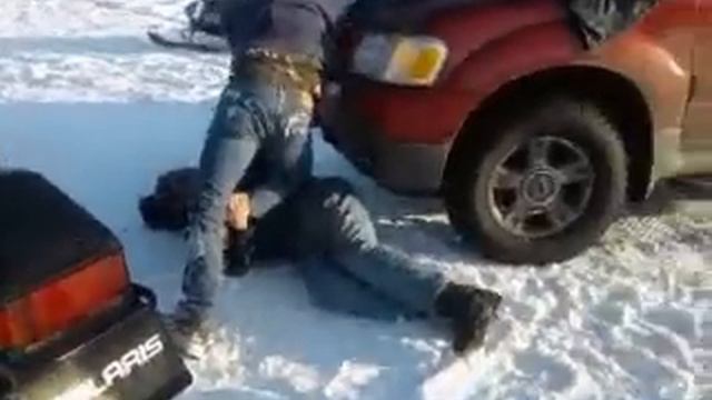Drunkin fishermen (fight on the ice) смотреть онлайн