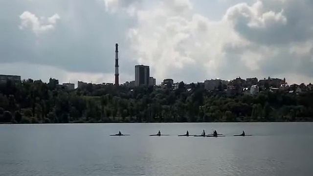 Юные байдарочники тренируются на Яченке... И птички поют... смотреть онлайн