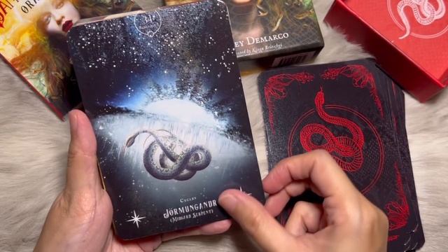 DECK REVIEW: DEEP, DARK & DANGEROUS ORACLE - what an absolute delight! смотреть онлайн