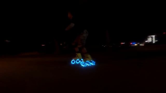 Luminous 3x110mm Blue(glow)/Red -City Skating Belgrade/Gradska voznja rolera(Svetleci tockici) смотреть онлайн