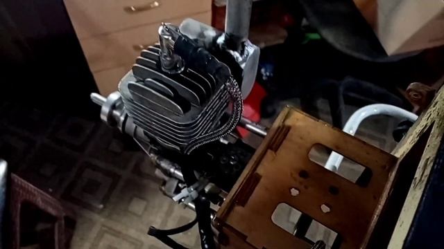 Ремонт фюзеляжа, небольшая модернизация карбюратора бензиновый авиамодели. смотреть онлайн